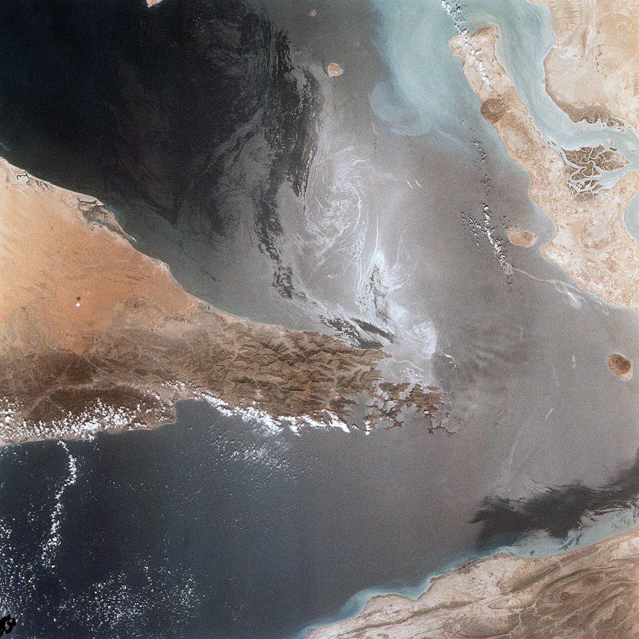 Oil rises after Iran doubles down on Strait of Hormuz closure